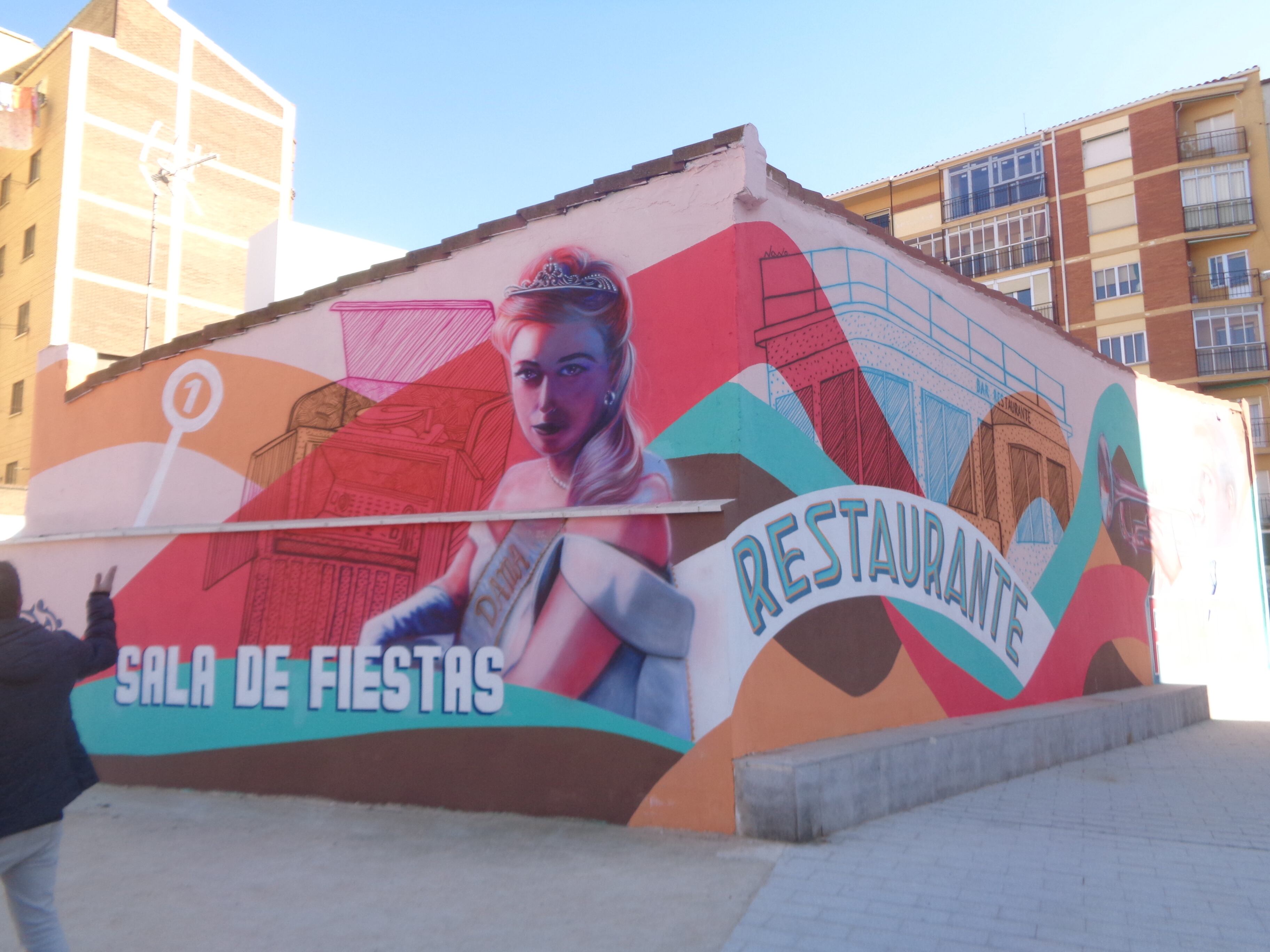 Una de las partes del mural con la tipografía real que tenía este establecimiento