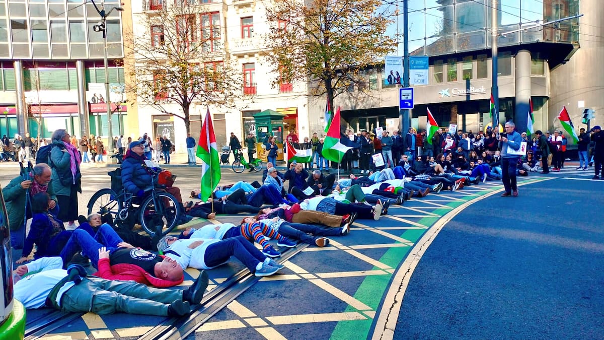 Detenida una persona y cuatro ertzainas heridos en incidentes en una concentración a favor de Palestina en Bilbao