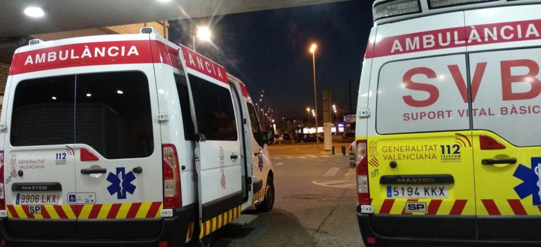 Ambulancias en zona Urgencias