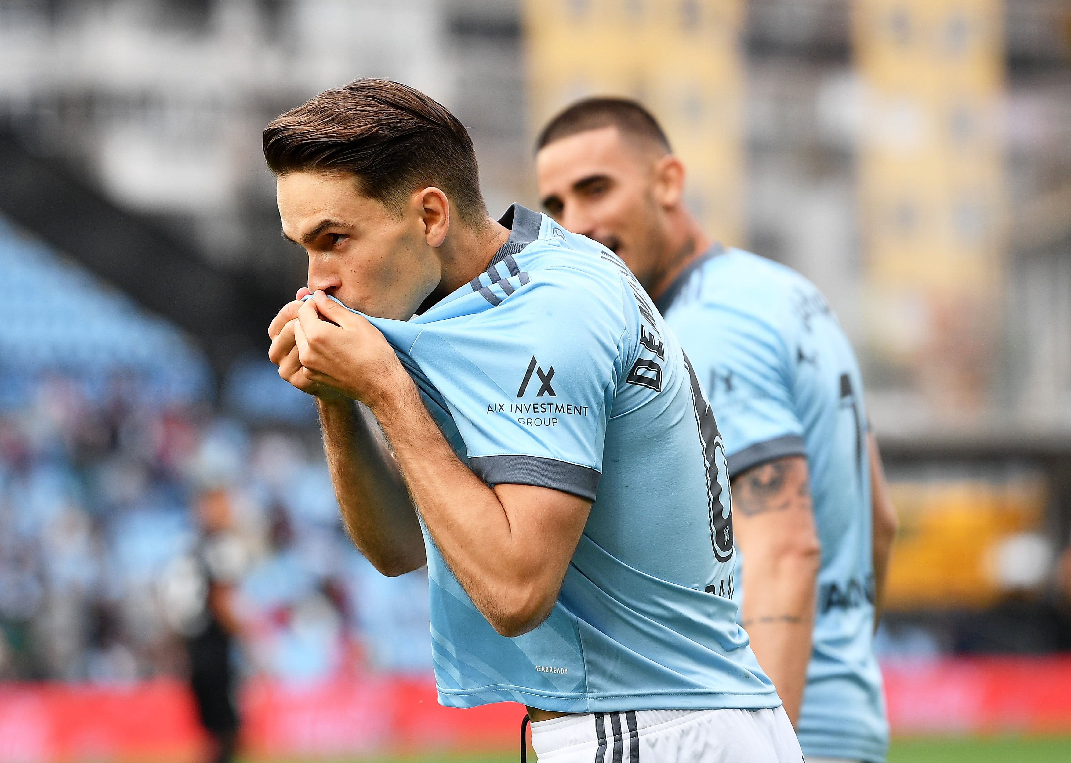 Denis Suarez celebra un gol