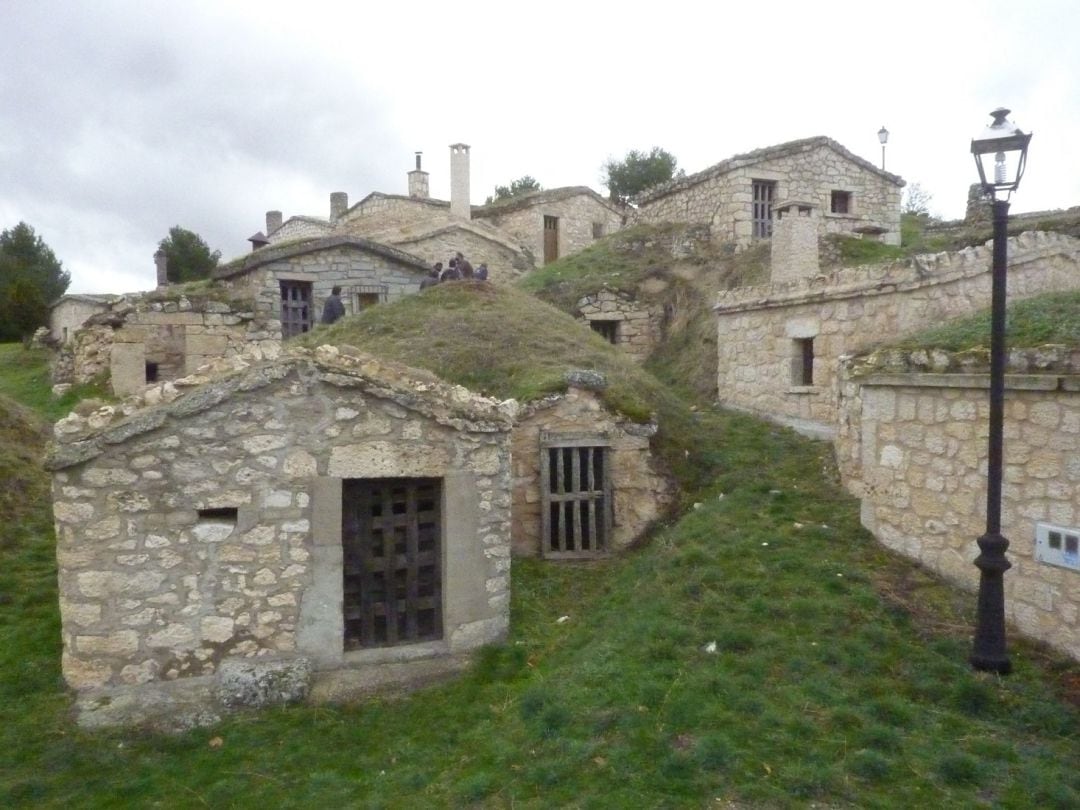 El barrio de bodegas de El Cotarro de Moradillo de Roa.