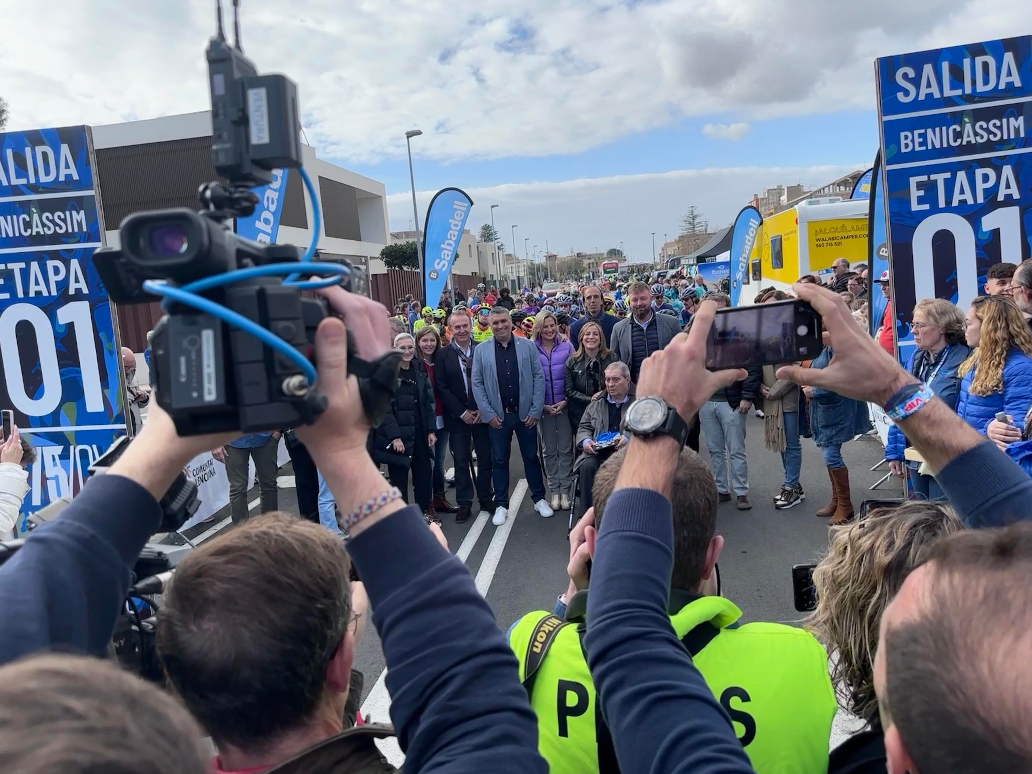 Salida de 75 edición de la Volta Ciclista a la Comunitat Valenciana en Benicàssim