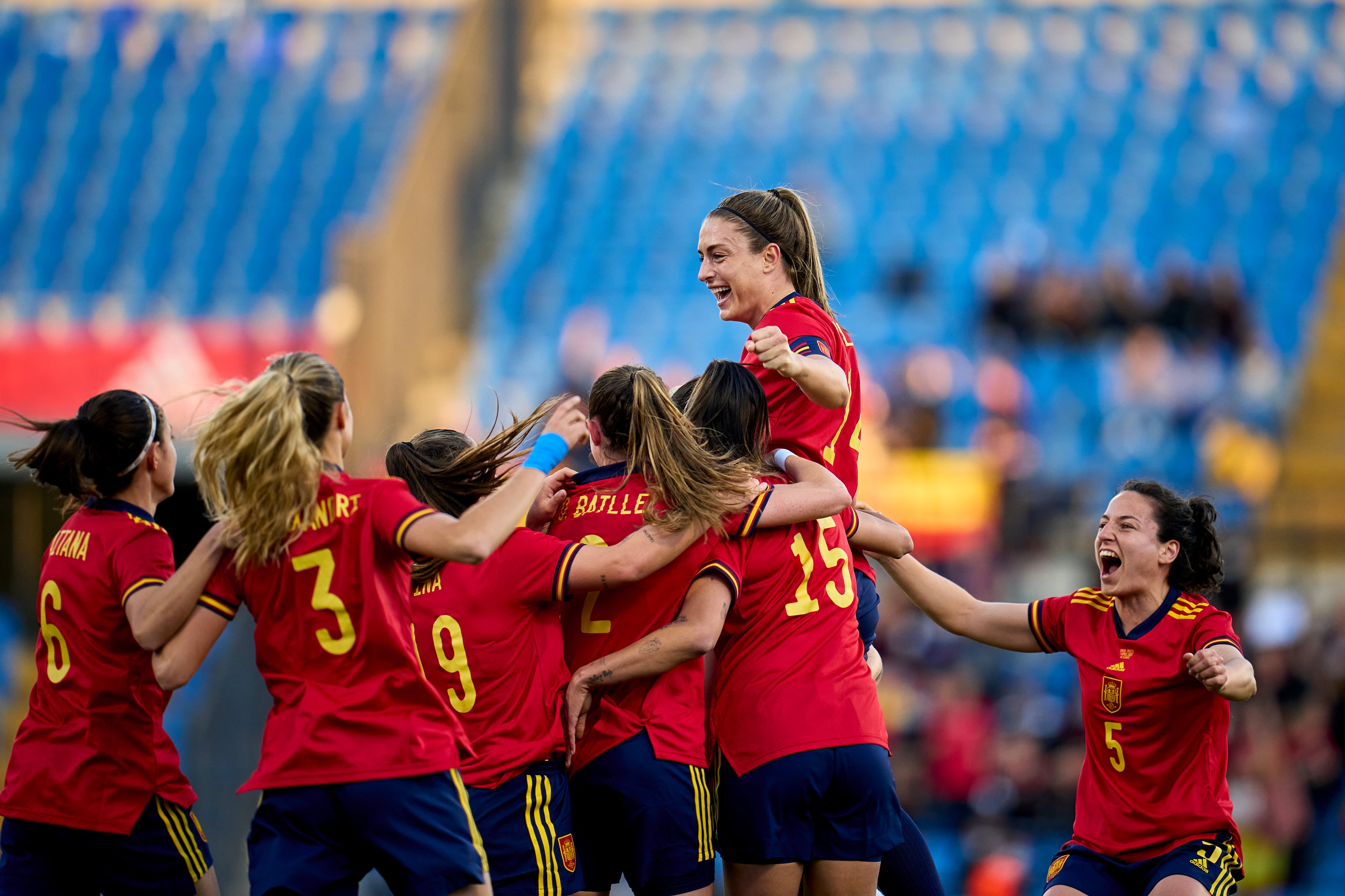 Las jugadoras de la selección española de fútbol durante un partido contra Brasil