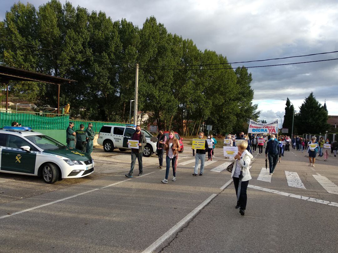  Los vecinos de Sotillo se movilizan cada día contra el cierre de sus accesos