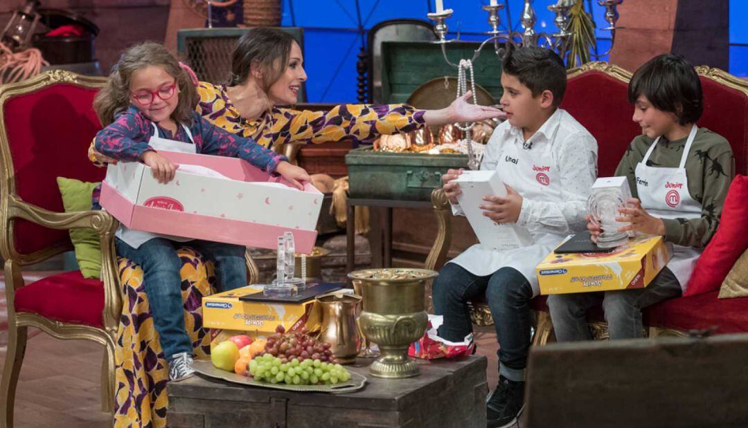 Polémica en las redes por el regalo de Masterchef Junior a una de sus concursantes 