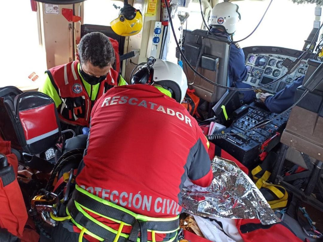 El menor de 9 años presenta una fractura en el fémur y un politraumatismo torácico