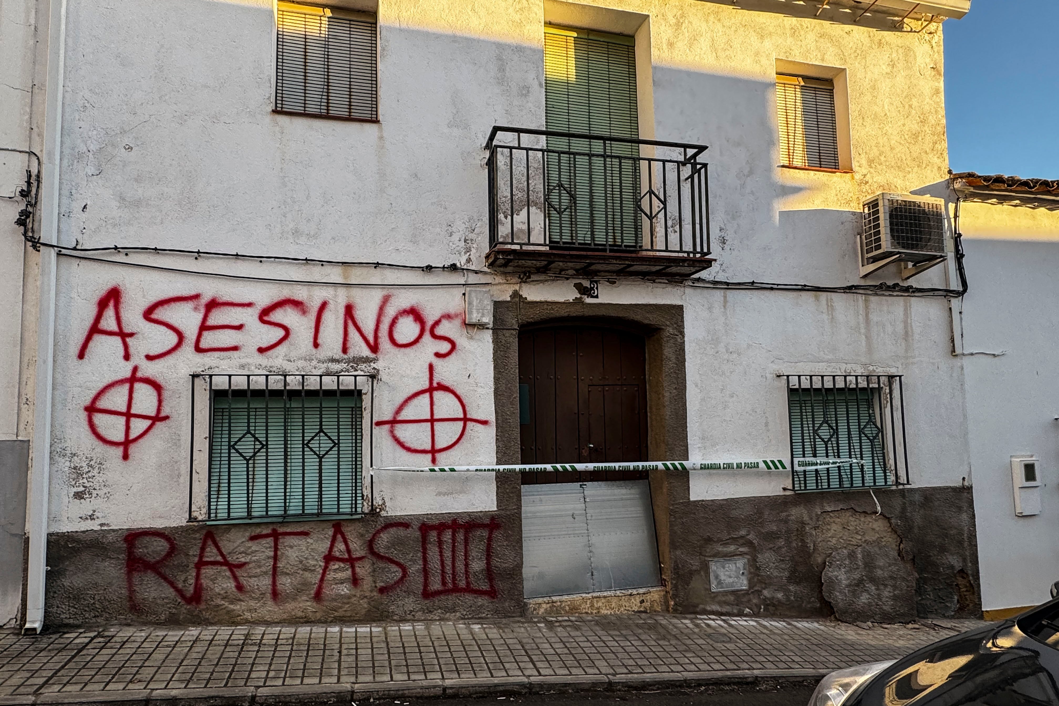 Imagen de la vivienda situada en la localidad pacense de Hornachos donde se han encontrado los restos de Francisca Cadenas, nueve años después de su desaparición