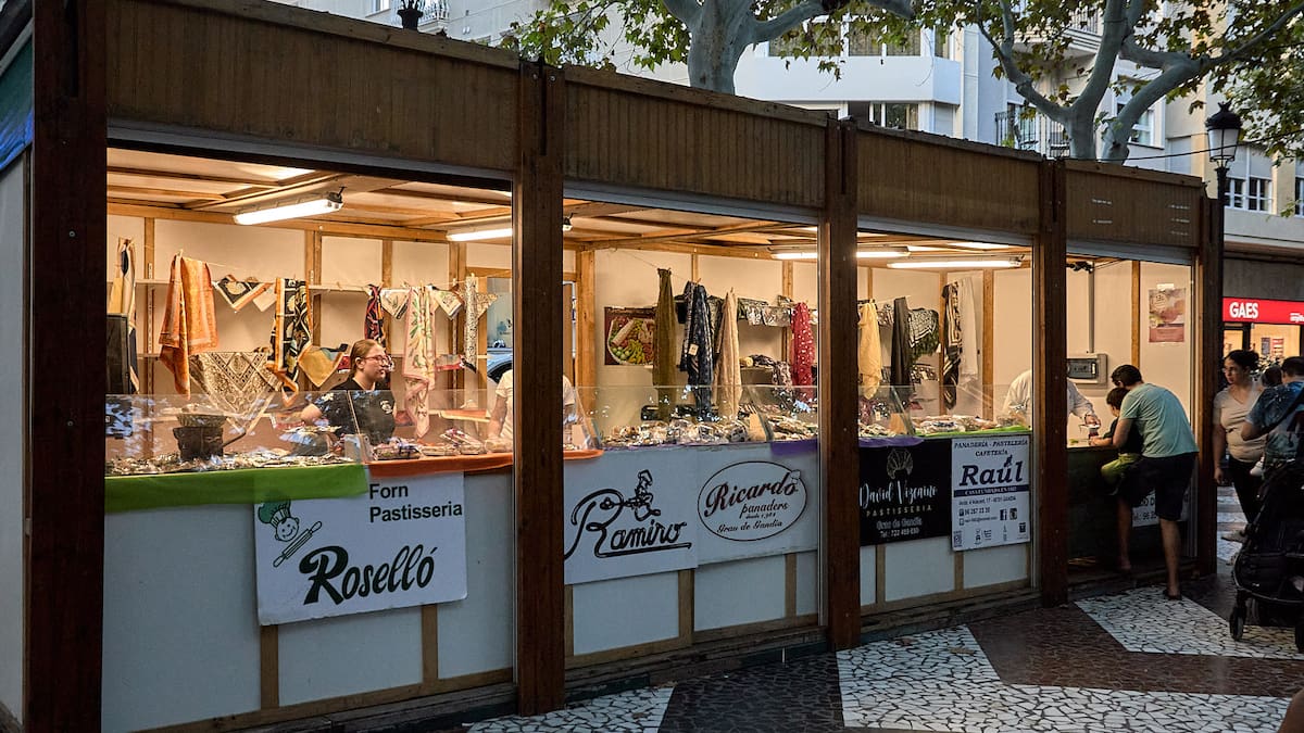 Gandia celebra la XII edición de la 'Mostra de la Mocadorà de Sant Donís'