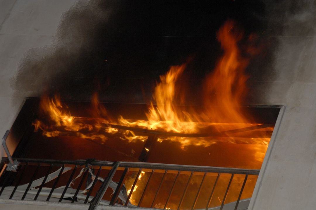 Incendio en una vivienda de la calle Moran Roda de Gandia.