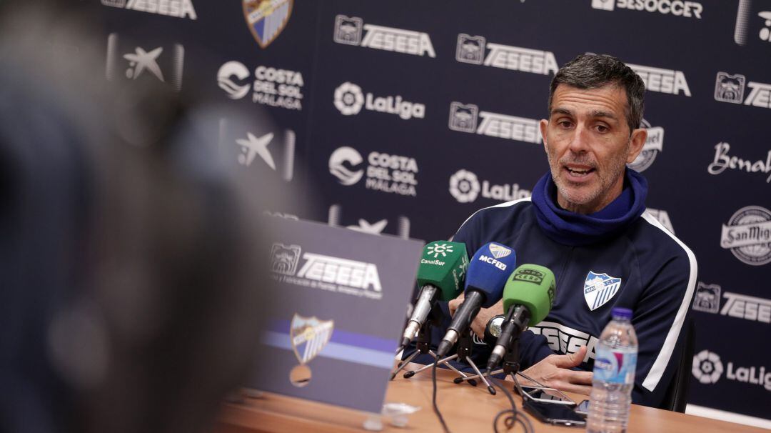 Muñiz, en la sala de prensa del estadio de atletismo