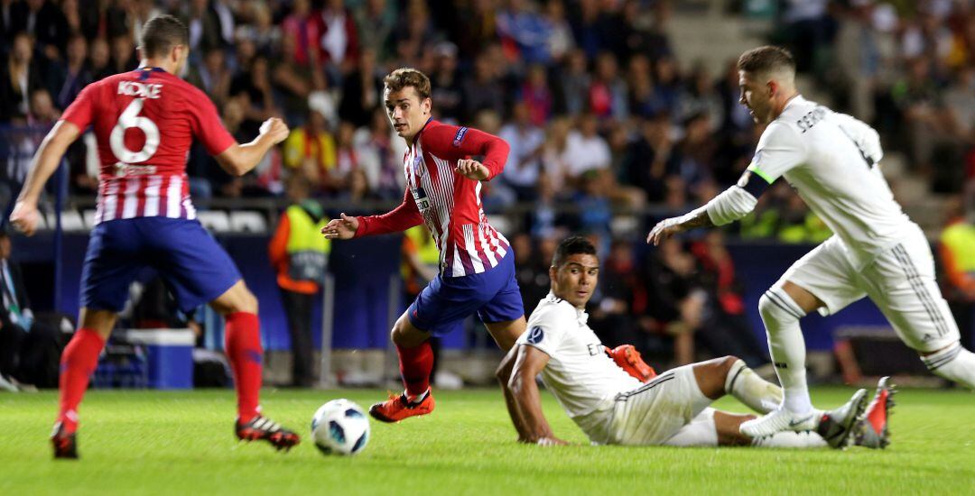 Sergio Ramos persigue a Antoine Griezmann durante la pasada Supercopa de Europa