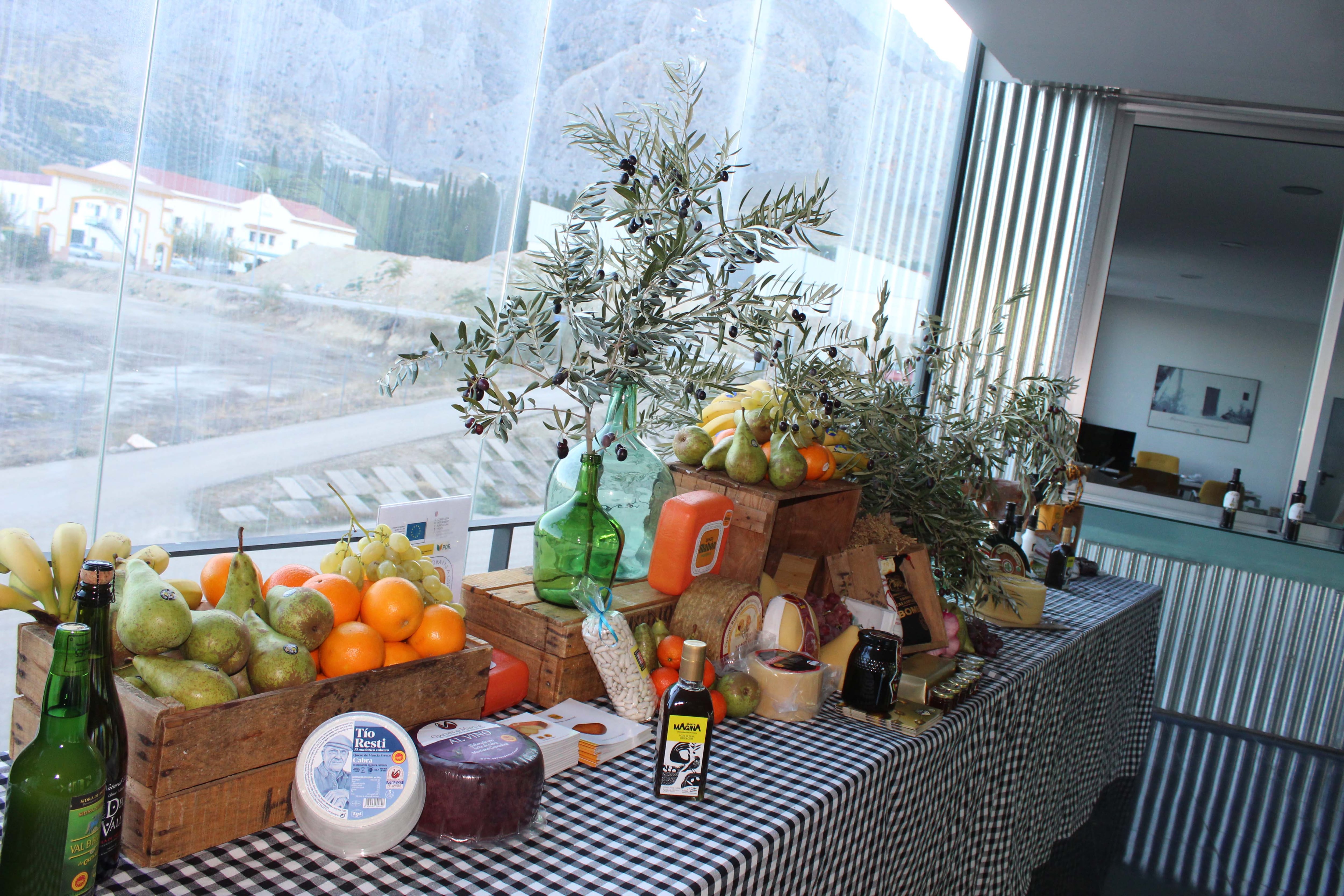 Bodegón con productos de los socios de Origen España que se expuso en las Jornadas Técnicas de esta entidad que se celebraron en noviembre de 2021 en Bedmar