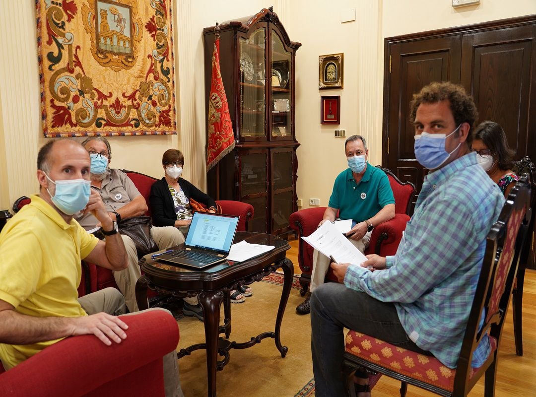 El alcalde de Ourense reunido con representantes de la UPO