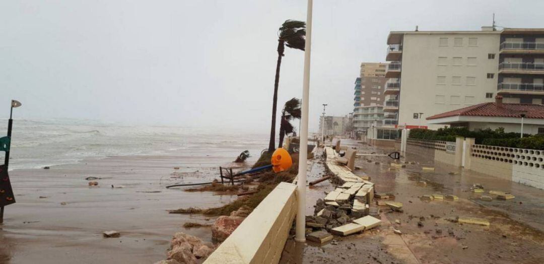 Efectos de la borrasca Gloria en la playa de Bellreguard