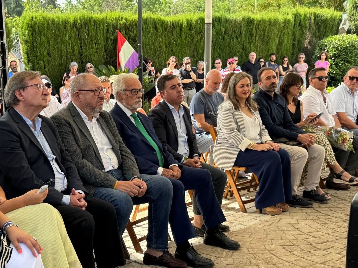 Autoridades presentes en el homenaje