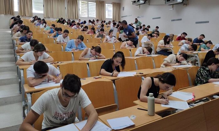 Estudiantes en las pruebas de la PEvAU