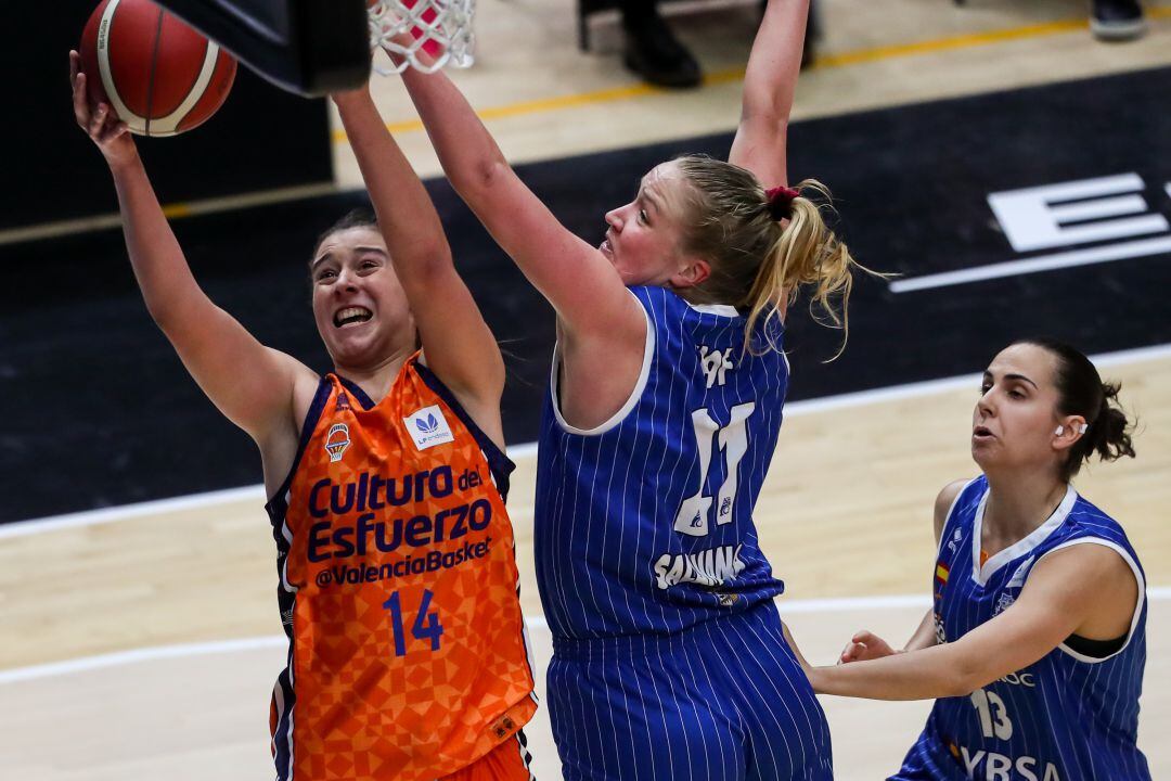 Raquel Carrera of Valencia Basket in action during the spanish women league, Liga Endesa Femenina, basketball match played between Valencia Basket and Perfumerias Avenida at Fuende de San Luis pavilion on March 13, 2021 in Valencia, Spain. (Photo by Ivan 