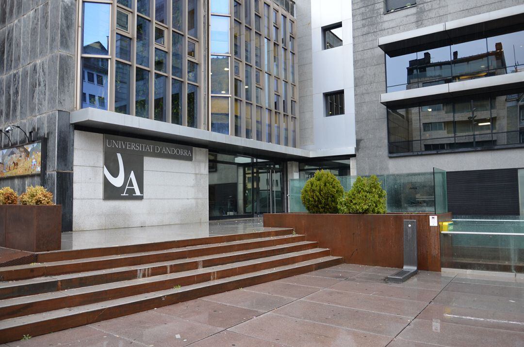 L'UdA recupera les classes presencials