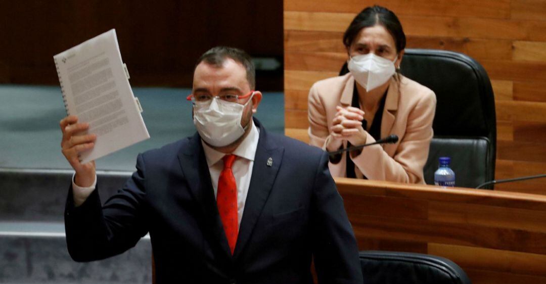 El presidente, Adrián Barbón, durante el pleno.