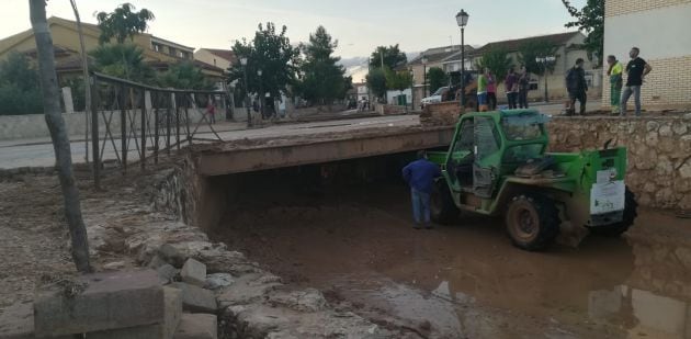 Efectos de las lluvias en las calles del pueblo.