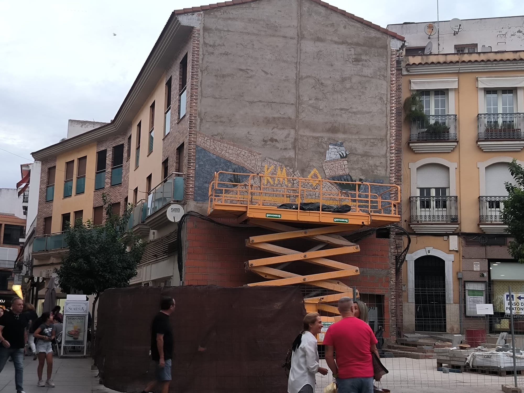 Instalación del Mosaico dedicado a Santa Eulalia en la Puerta de la Villa de Mérida