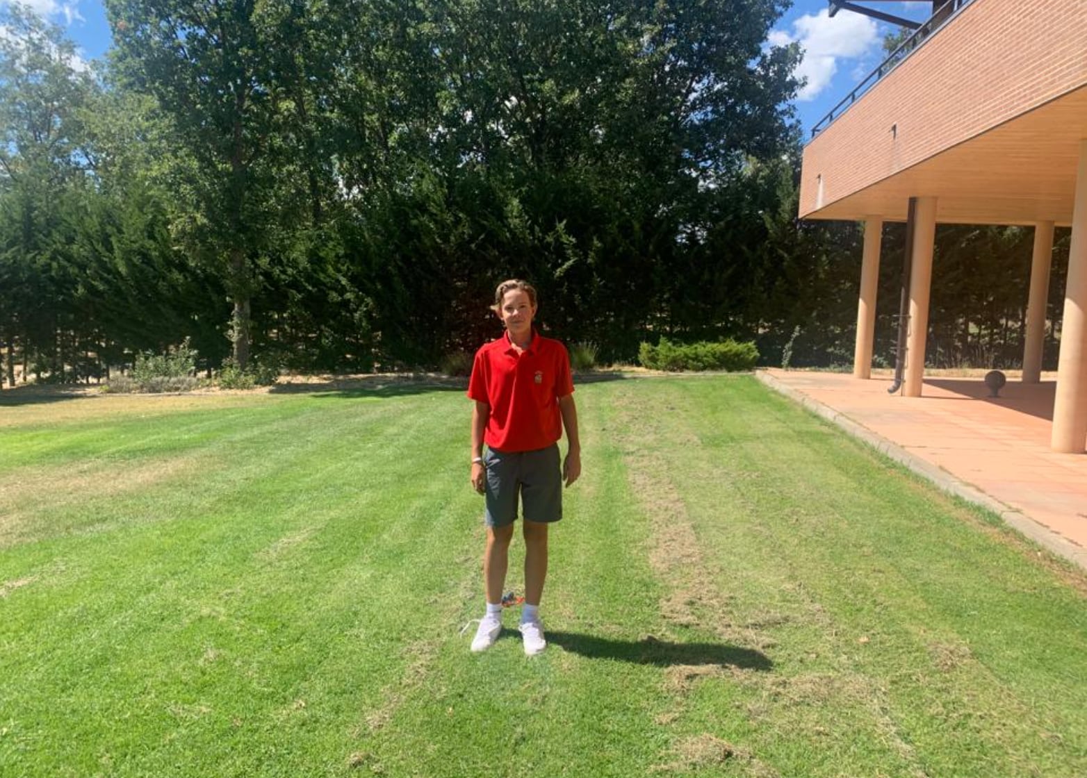 El joven golfista soriano, Miguel López, en las instalaciones del Club de Golf Soria.