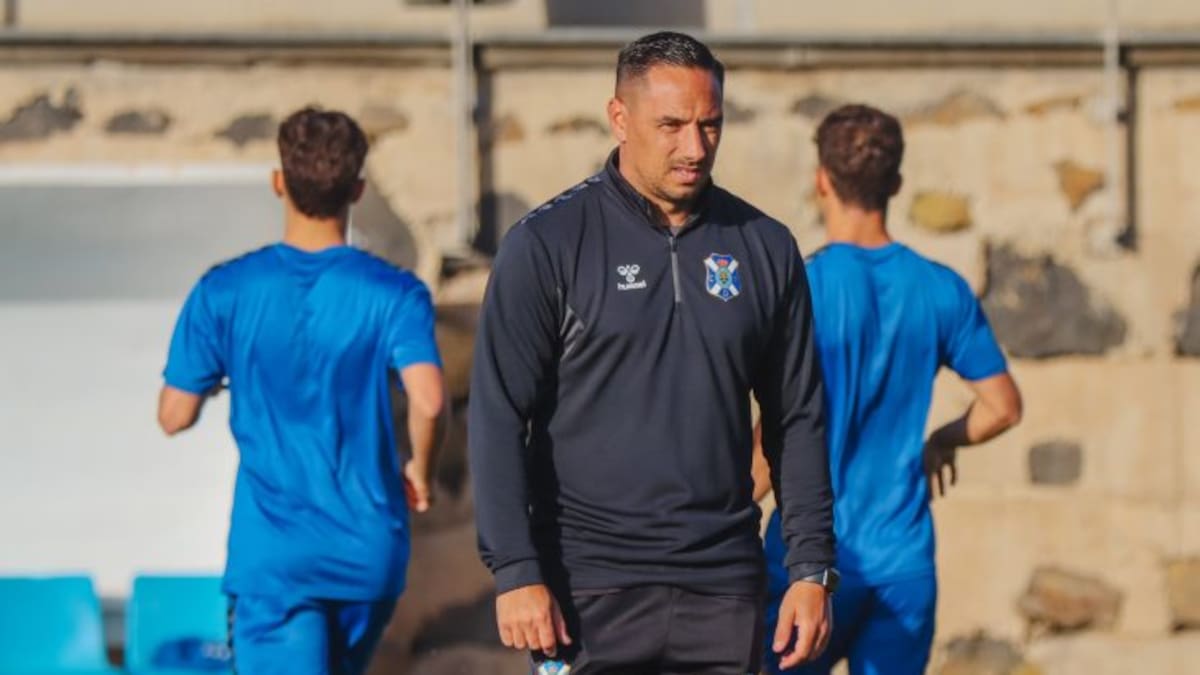 Suso Santana, entrenador del juvenil del CD Tenerife, ilusionado ante el choque copero de su equipo con el Leganés