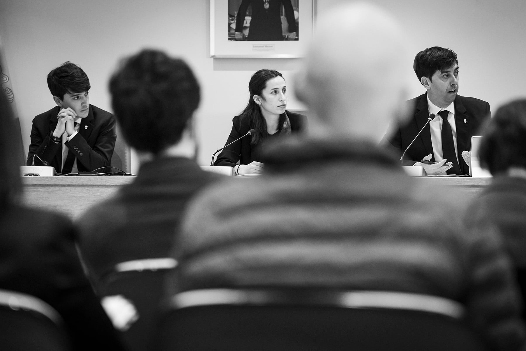 El conseller d'Habitatge, Marc Torrent, amb els cònsols d'Andorra la Vella, durant la sessió del consell de comú