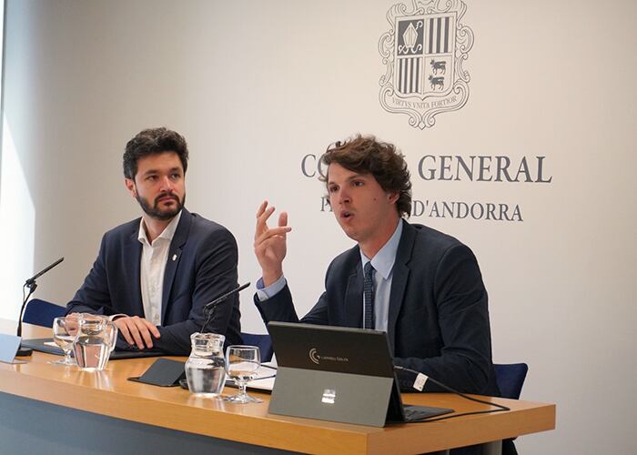 El consellers generals de Concòrdia, Cerni Escalé i Pol Bartolomé, van presnetar la proposició de llei de modificació del marc fiscal en les transaccions immobiliàries