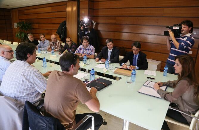 Reunión de la consejera de Agricultura, Silvia Clemente, con los representantes de la plantilla de Panrico