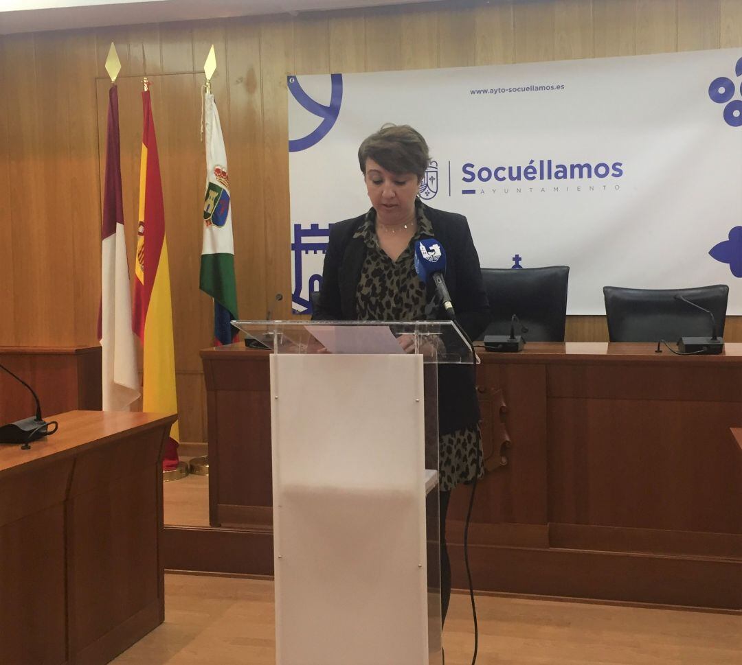 Elena García, alcaldesa de Socuéllamos, en rueda de prensa