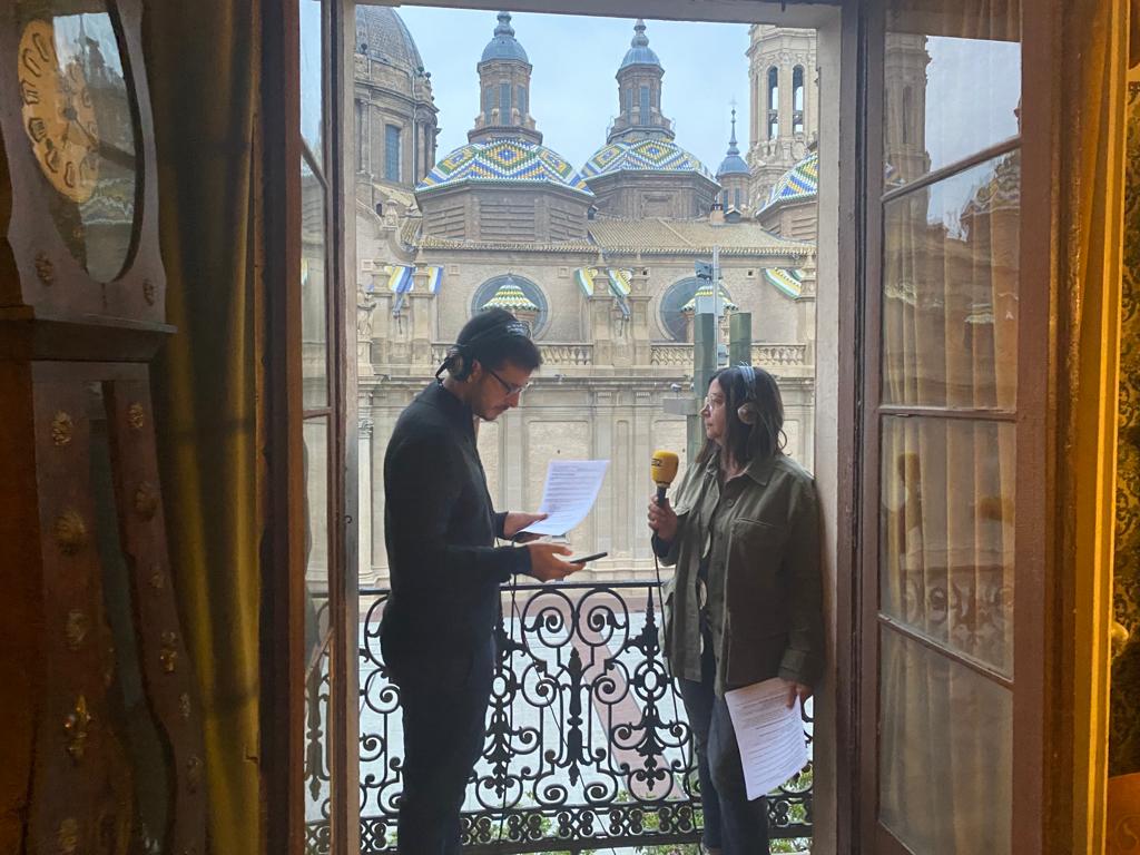 La SER en Ruta: Àngels Barceló y José Luis Sastre, en la emisión de Hoy por Hoy, frente a la Basílica del Pilar