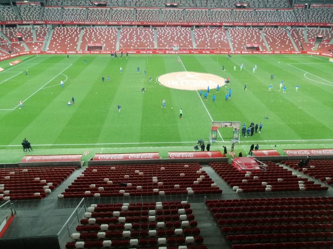 El Molinón con las gradas vacías antes del Sporting-Fuenlabrada.