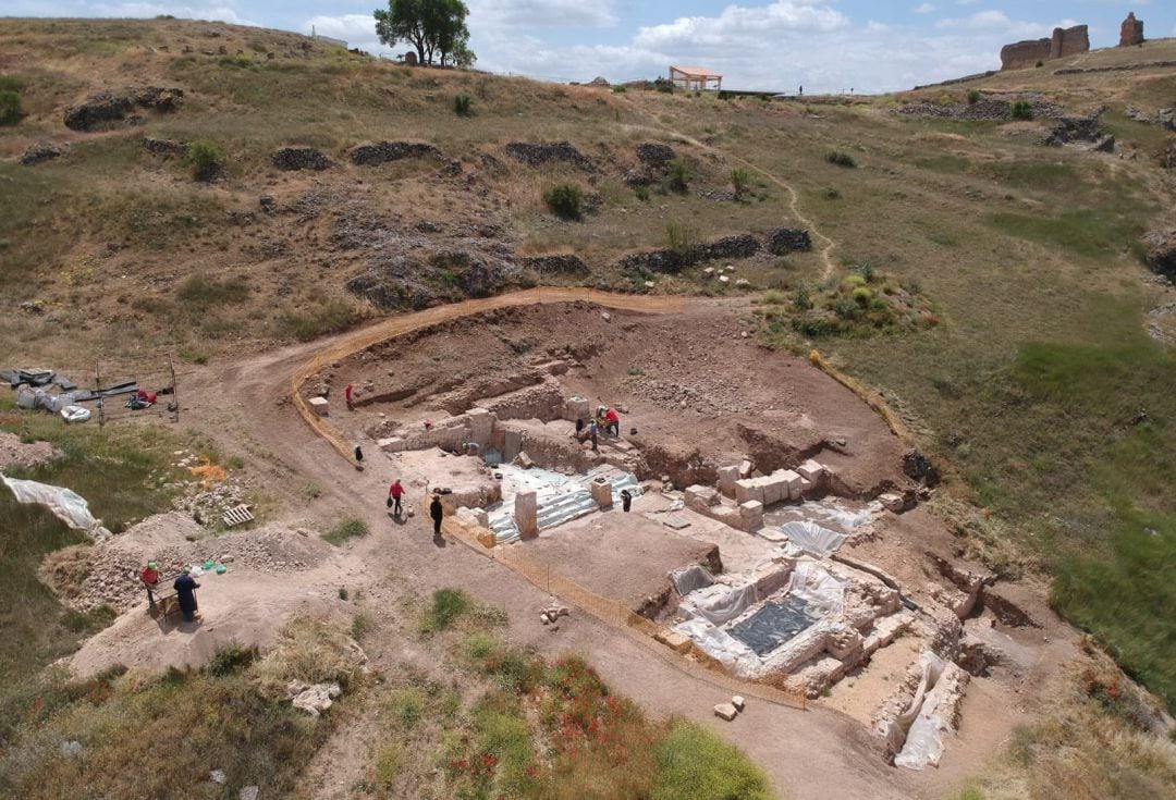 Excavaciones en las termas romanas de Valeria.