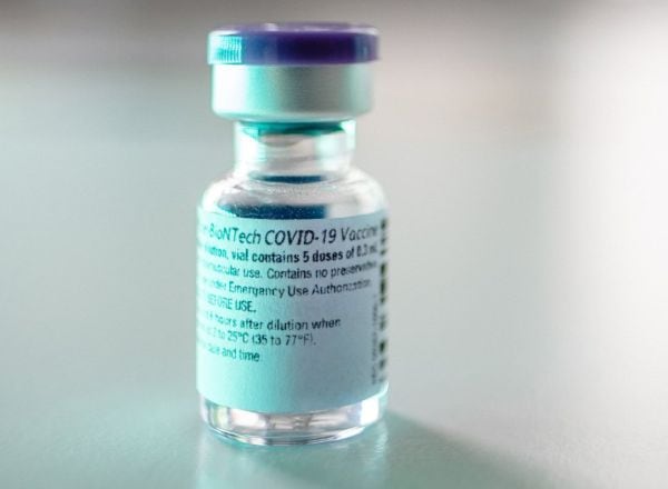 Una vacuna de Pfizer-BioNTech contra la COVID-19