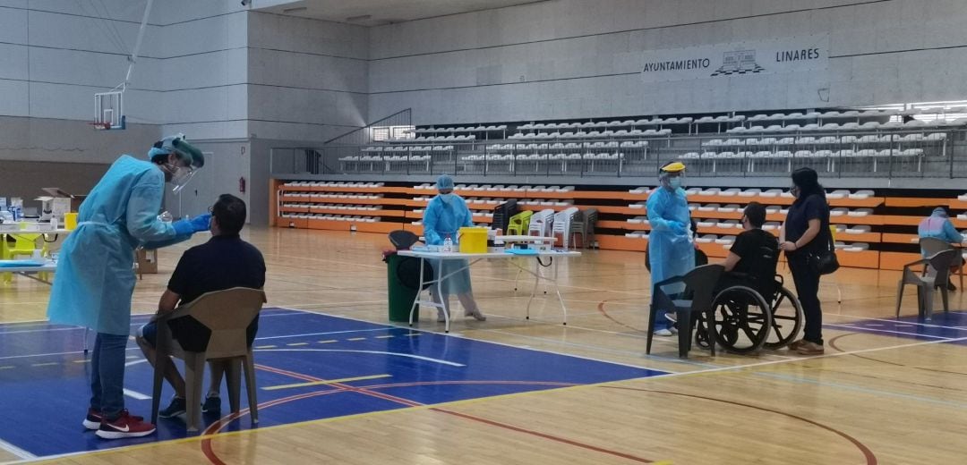 Imagen de archivo del cribado masivo de covid-19 realizado en Linares.