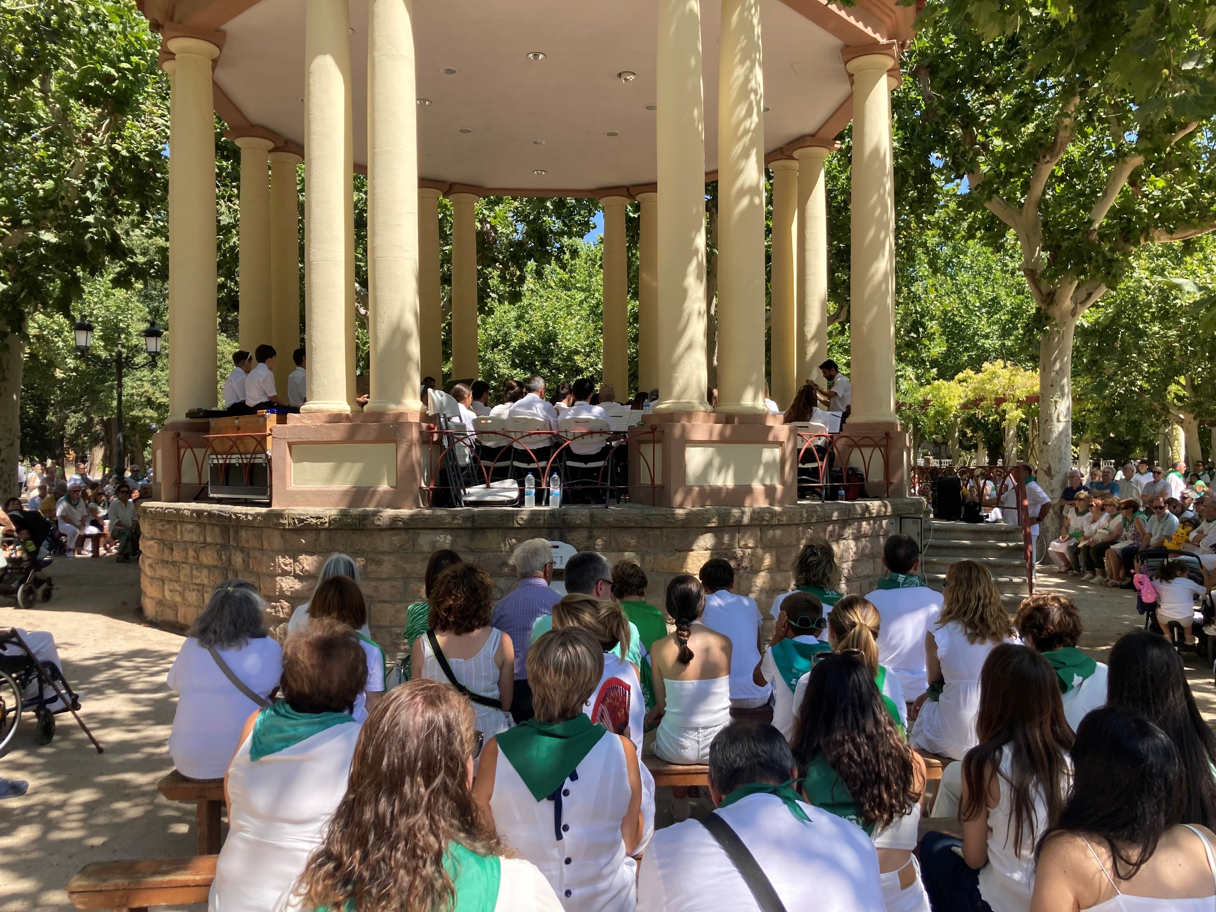 Concierto de la Banda de Música de Huesca en el parque