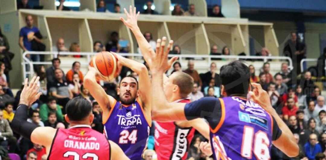 Un instante del intenso partido