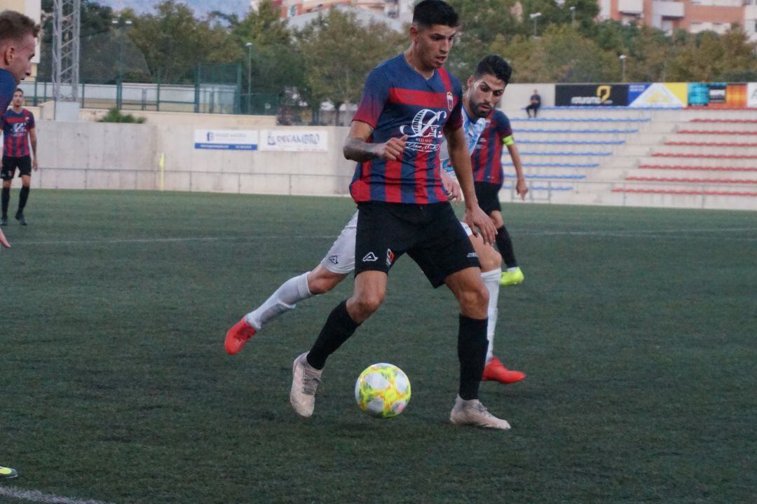 Mati No Garbarino seguirá comandando la defensa del Eldense