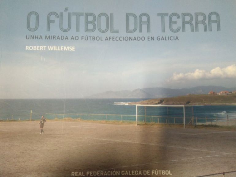 Portada del libro sobre el fútbol en Galicia