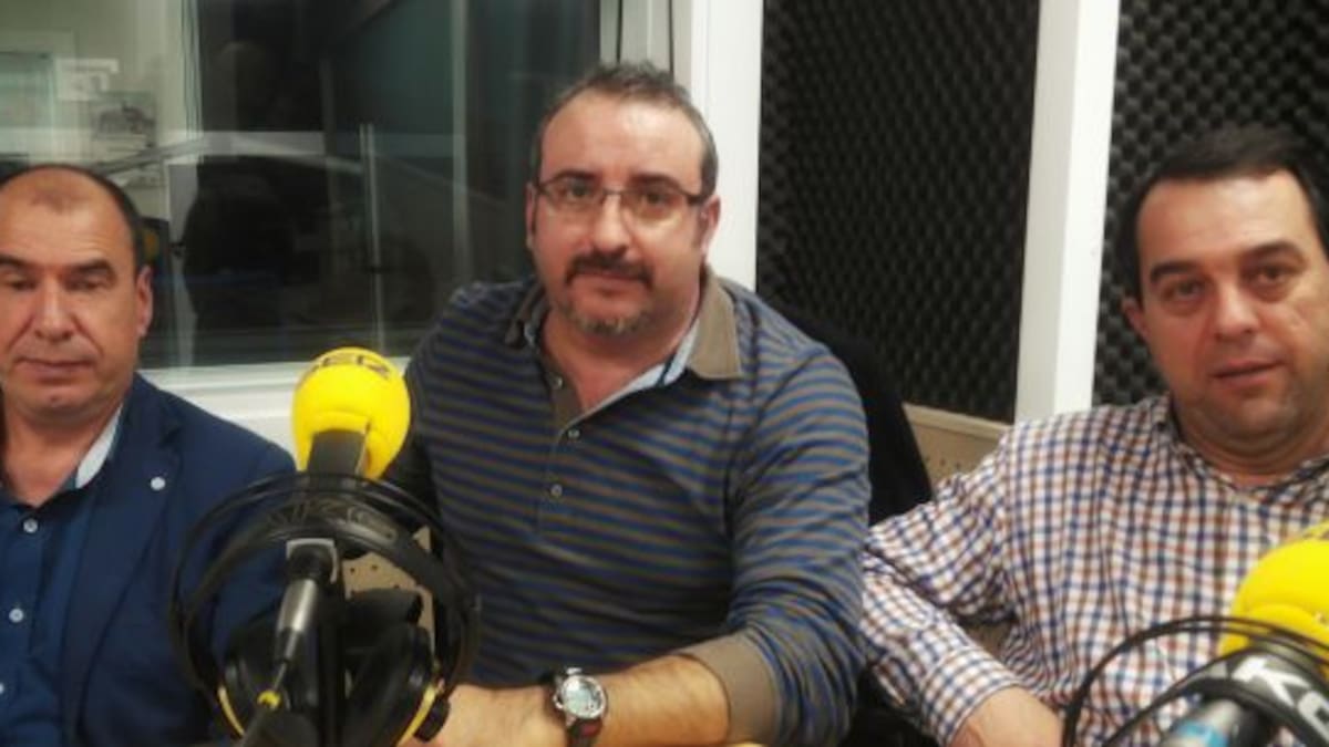 Una orden judicial les obliga a tirar su hogar . Son vecinos de La Pedregosa que hace 10 años construyeron de forma ilegal y nadie se lo impidió.