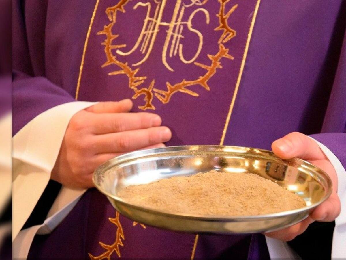 La misa de la Ceniza Cofrade, con aforo reducido, da inicio a la Cuaresma en Huesca