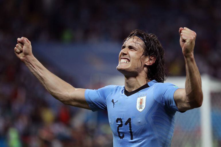 Cavani celebra su segundo gol