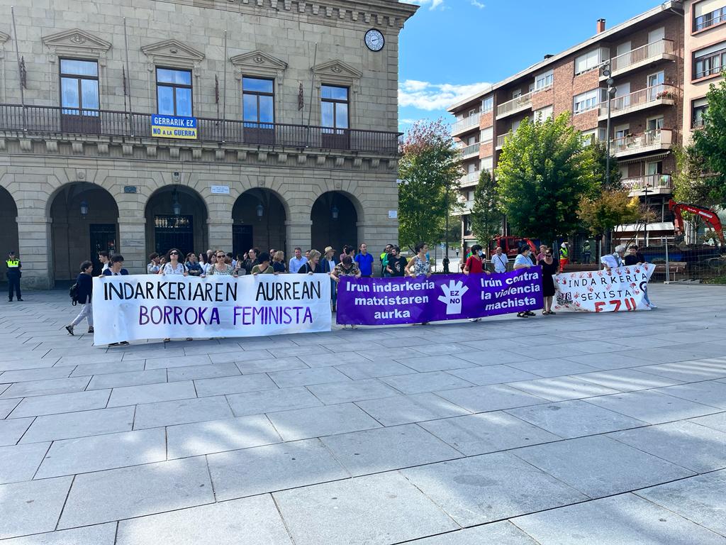 La concentración acontecida en la plaza San Juan | Fuente: Cadena SER (Aitor Silva)