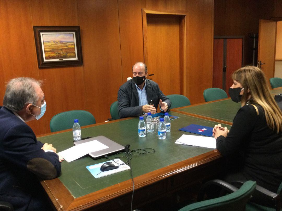 Reunión de los representantes de los empresarios con el delegado de la Junta en Palencia