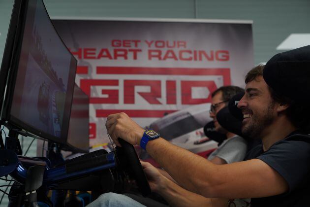 Fernando Alonso probando GRID