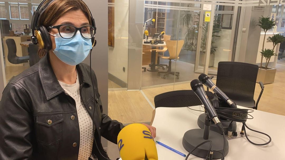 Raquel González, alcaldesa de Aranda, firma el bando