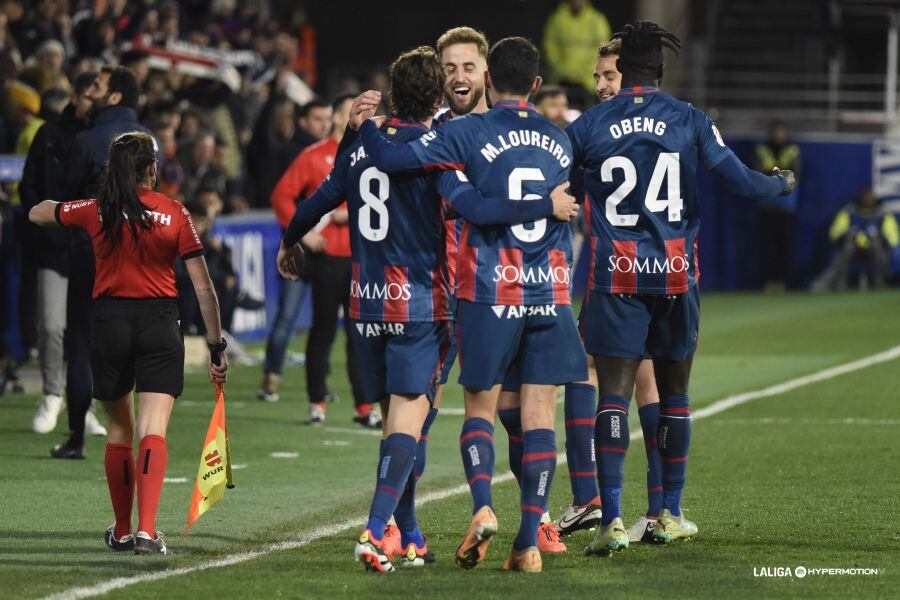 La SD Huesca vivió su gran noche en El Alcoraz