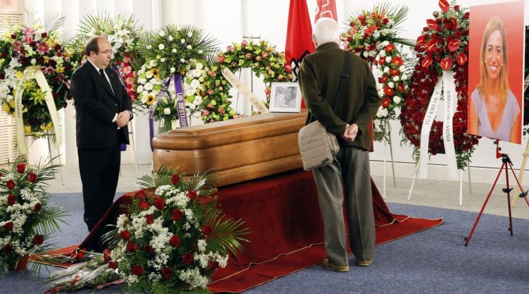 FOTOGALERÍA | Miquel Iceta, en la sede del partido, en Madrid, donde se ha instalado la capilla ardiente para despedir a Carme Chacón.