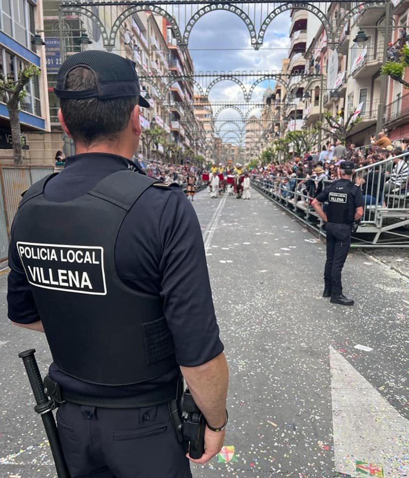 Uno de los agentes de la policía local